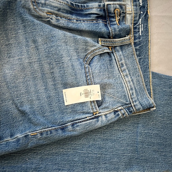 Old Navy Women’s Light Blue Straight-Leg Jeans - Picture 2 of 7